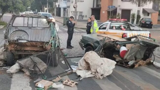 Carro partido em dois possui 38 infrações registradas e R$ 63,3 mil em multas