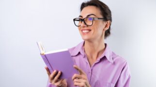 A inteligência não está apenas nas grandes ideias, mas também nas pequenas atitudes e nas palavras que escolhemos.