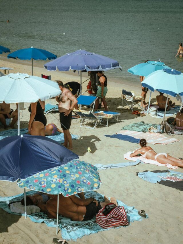 Cidade do litoral de SP proíbe tendas em praias e multa quem descumprir regra