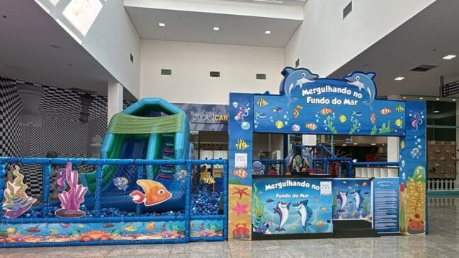 Piscina de bolinhas foi inaugurada em shopping da Grande São Paulo