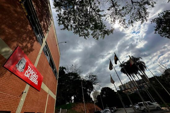 Prefeitura de Taboão da Serra, na região metropolitana de São Paulo, oficializou a concessão de revisão geral anual dos vencimentos dos servidores públicos municipais, com um reajuste de 4,77%
