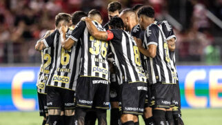 Santos e Vitória se enfrentam, neste domingo, no Brasileirão Série A