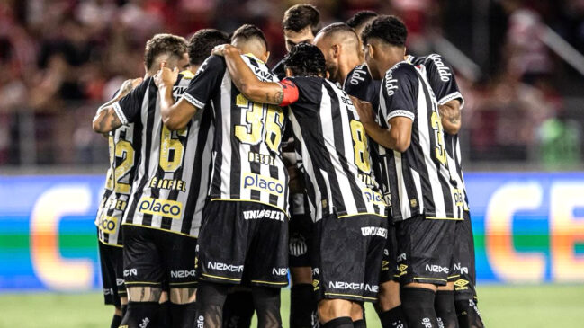 Santos e Vitória se enfrentam, neste domingo, no Brasileirão Série A