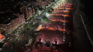 Lady Gaga arrastou uma legião de fãs para evento na praia de Copacabana