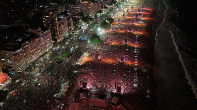 Lady Gaga arrastou uma legião de fãs para evento na praia de Copacabana