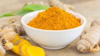 Curcumina é sintetizada por vegetais para proteção contra os raios ultravioleta e as intempéries