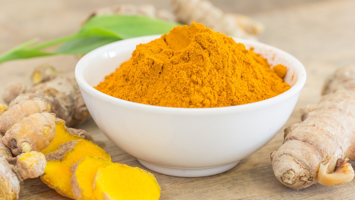 Curcumina é sintetizada por vegetais para proteção contra os raios ultravioleta e as intempéries