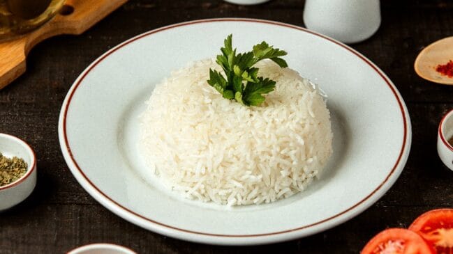 Essa dica pode mudar para sempre a maneira como você faz arroz. Imagem: Freepik