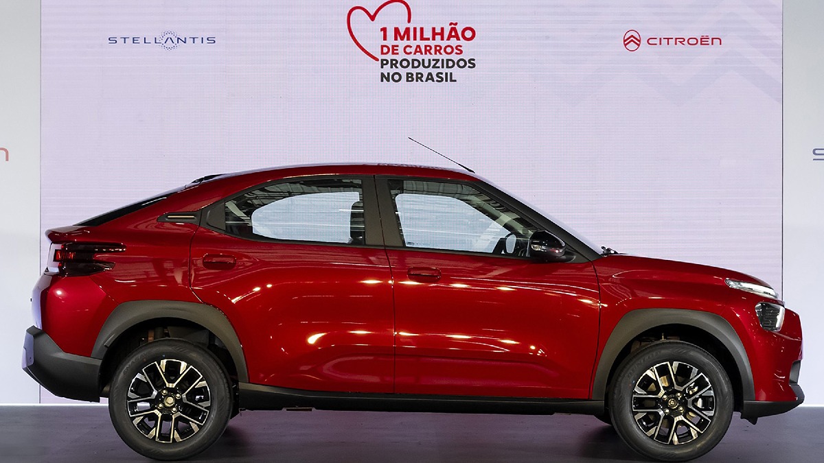 Basalt Shine foi escolhido pela Citroën para simbolizar o veículo de número um milhão