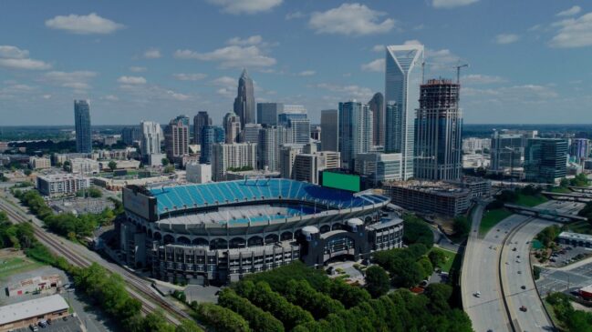 O entorno do Bank of America Stadium é repleto de atrações culturais, gastronômicas e de lazer.