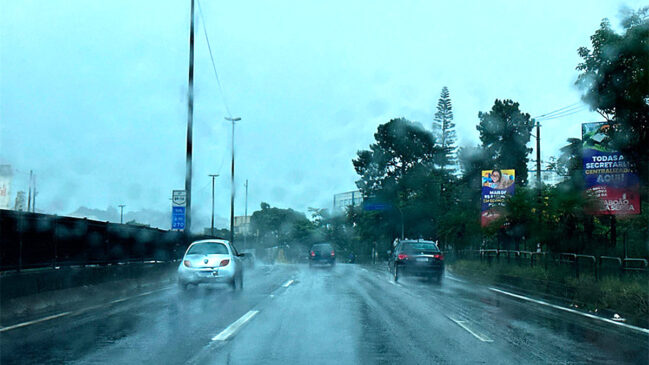 Defesa Civil do Estado de São Paulo emitiu um alerta severo de forte chuva para as próximas horas em Taboão da Serra e região