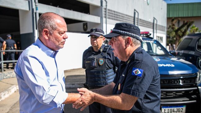 Prefeito Tite Campanella durante evento com a GCM de São Caetano do Sul