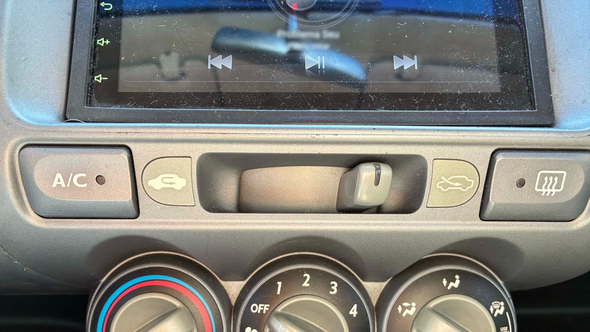 Segundo o consultor e especialista em trânsito Feldman, manter esse modo ativado por muito tempo pode comprometer a qualidade do ar dentro do carro. 