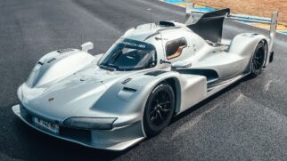963 RSP é equipado com motor V8 biturbo de 4,6 litros com potência de até 680 cavalos