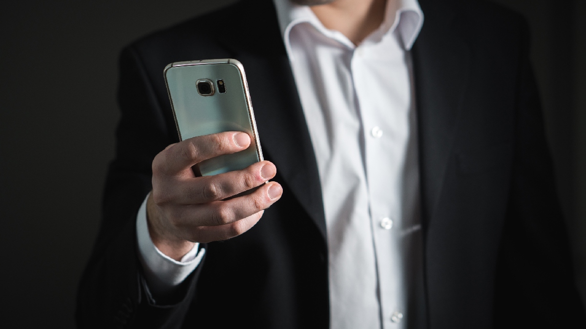 Aos 20 anos, o perigo está no celular. Imagem: PxHere
