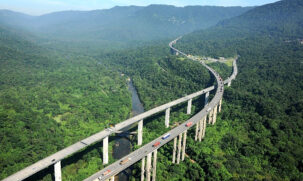 Terceira pista deve promover a agilidade na circulação dos veículos na chegada e na saída do litoral