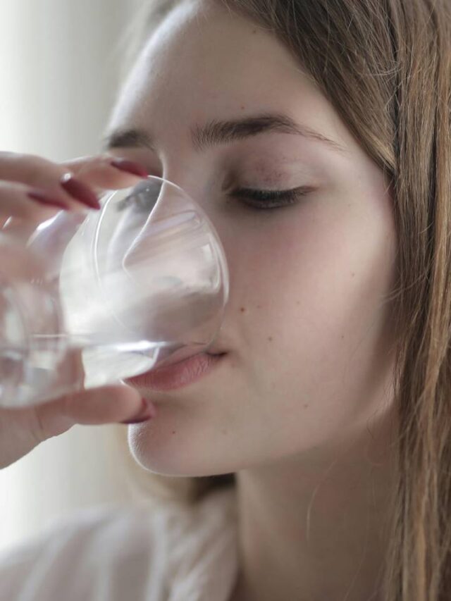 Adeus aos 2 litros de água por dia: estudo revela quanto beber para hidratação ideal