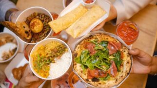 Cada restaurante oferece pelo menos quatro pratos em porções