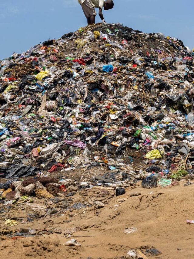 ‘Lixo do mundo’: deserto esconde gigantesco cemitério de roupas usadas