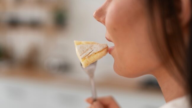 Esse queijo pode ser comido antes de dormir para garantir um sono de qualidade