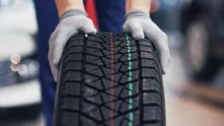 Saiba como um simples detalhe no pneu pode evitar desgaste e vibrações no carro