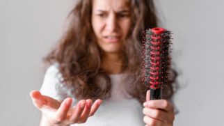 Vitamina C é grande aliada para quem luta contra a queda de cabelo, segundo especialistas