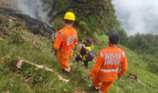 Acidente aconteceu na manhã deste domingo (15), entre Kedarnath e Guptkashi