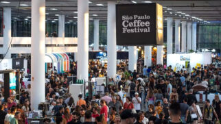 Com atrações que vão de experiências sensoriais a competições entre baristas, o festival reúne gastronomia, arte, música ao vivo e workshops