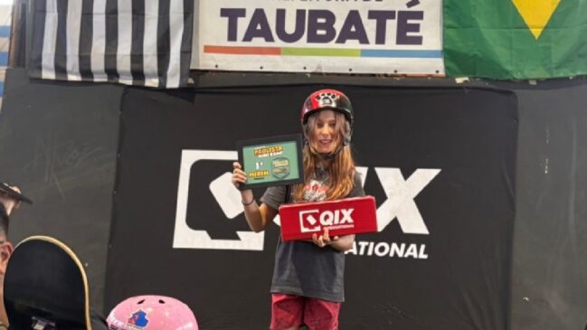 A jovem Scarlett Vilalva, conhecida como Cacá, da cidade de Guarujá, no litoral paulista, ganhou neste fim de semana mais uma etapa paulista de skate, no Itaim Radical, em Taubaté