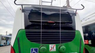 Vandalismo atinge frota municipal e força recolhimento de ônibus às garagens