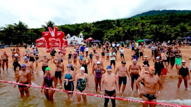 Competição ocorre na Praia Martim de Sá e deve reunir cerca de 650 nadadores de 65 cidades