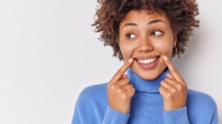 Alguns comportamentos podem te ajudar a clarear a cor dos seus dentes e manter eles brancos por mais tempo