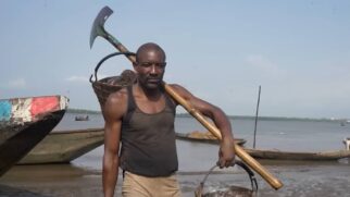 Na Índia, trabalhadores podem ganhar até quatro vezes o salário médio do país por uma carga de areia