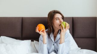 Especialista do sono revela a fruta que pode te ajudar a dormir mais rápido