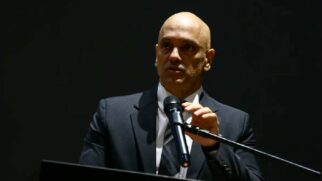 Moraes presidiu o TSE durante as eleições de 2022 e conduziu inquéritos sobre milícias digitais no STF
