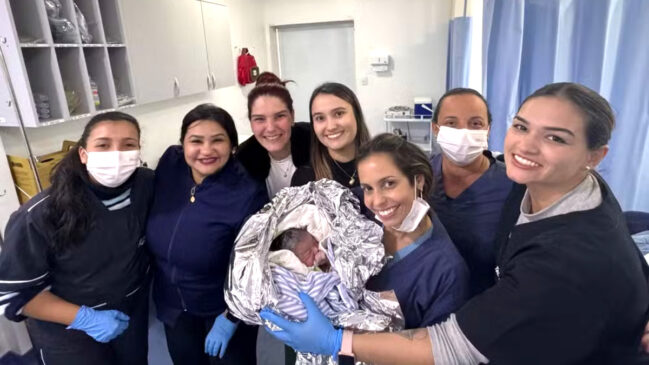 Bebê Antonella é a primeira a nascer em Águas de São Pedro, no interior paulista, em 29 anos