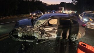 Carro do cantor ficou destruído, mas ele e o outro ocupante saíram ilesos