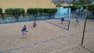 Beach Tennis é um dos esportes que vem se destacando por oferecer grandes benefícios para o corpo humano