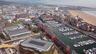 orla de Swansea, no País de Gales