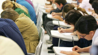Diversos órgãos e prefeituras estão com concursos abertos, somando milhares de vagas