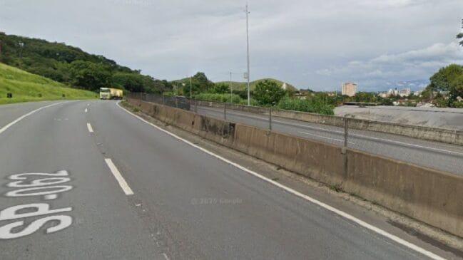 Rodovia Presidente Dutra (BR-116 / SP-60) - Conhecida como Via Dutra, essa rodovia federal liga São Paulo ao Rio de Janeiro. No trecho paulista, são 230 km de extensão, de um total de 402 km entre as duas capitais.