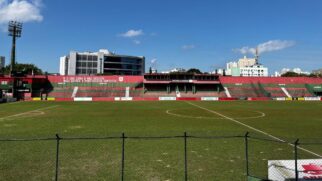 A casa da "Briosa" fica próximo ao centro de Santos, com fácil acesso pelo Túnel Rubens Ferreira Martins e tendo a Santa Casa como referência.