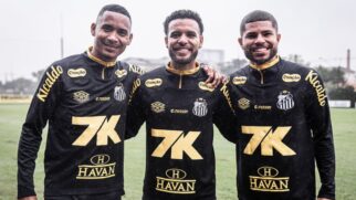 Atacantes Leleti e Lipão e o meia Jeffinho treinam junto ao elenco do Santos no CT Rei Pelé