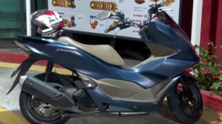 Moto permaneceu no local até a chegada da perícia