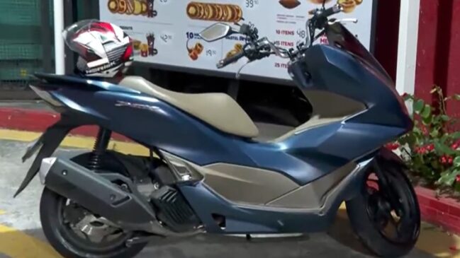 Moto permaneceu no local até a chegada da perícia