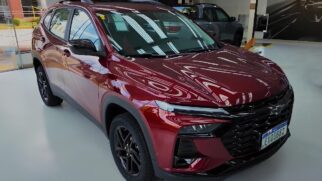 Por fora, destaque para o design dianteiro todo renovado, enquanto o interior ganhará painel com cockpit virtual