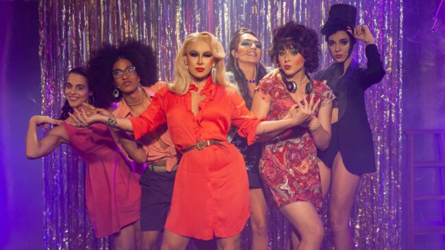 Peça 'Brenda Lee e o Palácio das Princesas' oferece 10 ingressos grátis por dia para pessoas trans