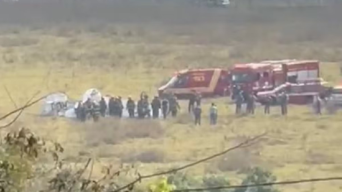 Corpo de Bombeiros informou inicialmente que o avião decolou do aeroporto com quatro ocupantes