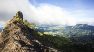 Pedra do Baú é um dos pontos turísticos mais desafiadores do Estado