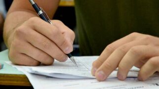 As jornadas de trabalho variam de 20 a 40 horas semanais, conforme o cargo